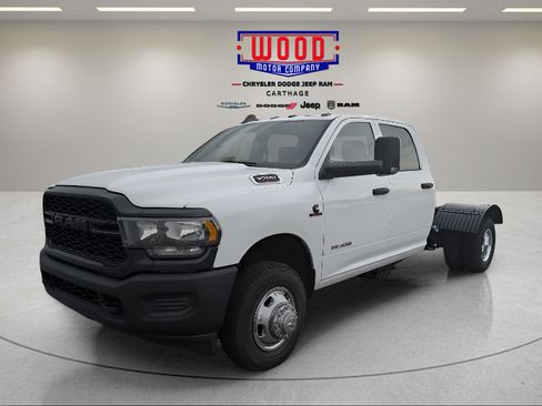 Used 2022 RAM 3500 Tradesman w/ Chrome Appearance Group AWD/4WD image 7