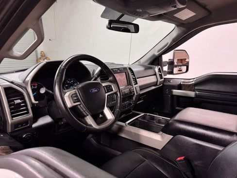 Used 2019 Ford F250 Lariat w/ Lariat Value Package image 15