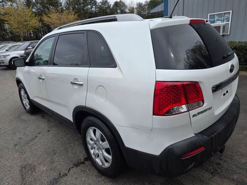 Used 2012 Kia Sorento LX w/ Third Row Pkg image 7