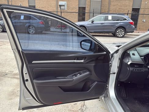 Used 2019 Nissan Altima 2.5 SL FWD image 15