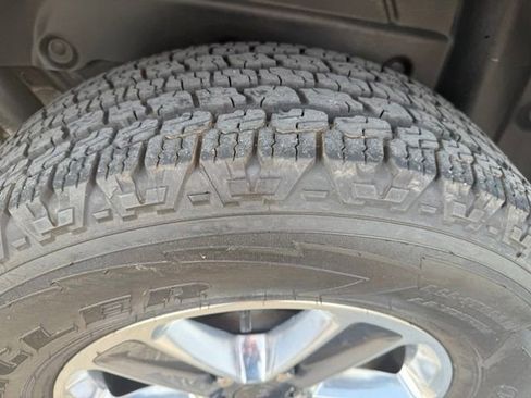 Used 2022 Jeep Wrangler Unlimited Sahara w/ LED Lighting Group AWD/4WD image 27