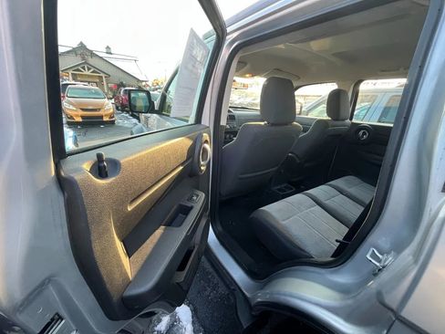 Used 2007 Dodge Nitro SXT image 12