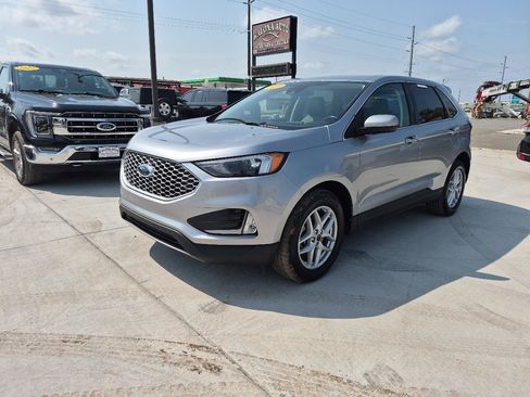 Used 2023 Ford Edge SEL w/ Convenience Package AWD/4WD image 2