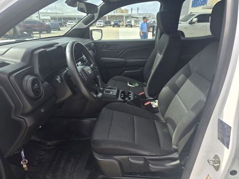 Used 2023 Chevrolet Colorado W/T RWD image 10