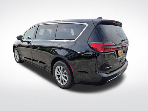 Used 2024 Chrysler Pacifica Touring-L AWD/4WD image 6