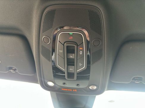 Used 2025 Audi Q8 Prestige image 19