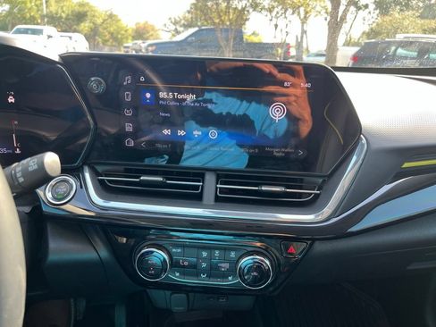 Used 2025 Chevrolet Trax ACTIV w/ Sunroof Package FWD image 18