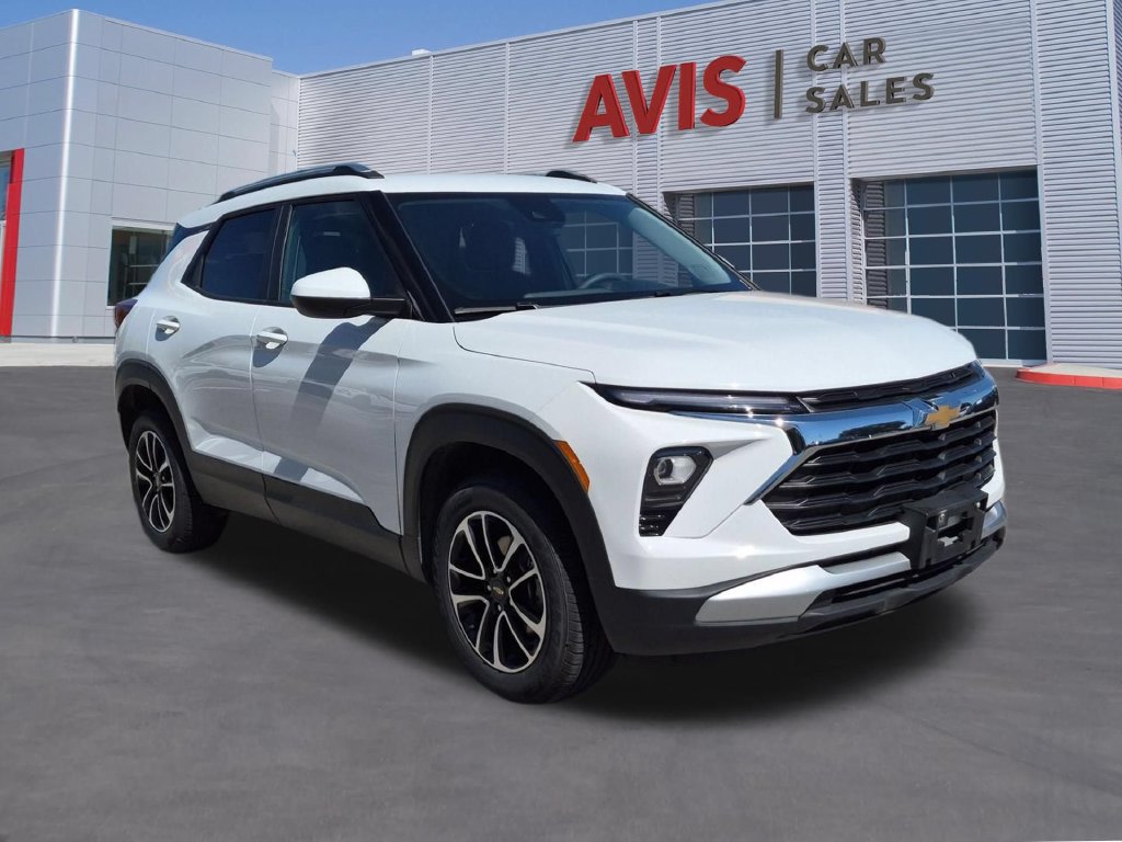 Used 2025 Chevrolet TrailBlazer LT AWD/4WD image 3