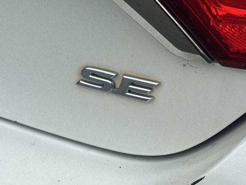 Used 2016 Toyota Camry SE FWD image 10