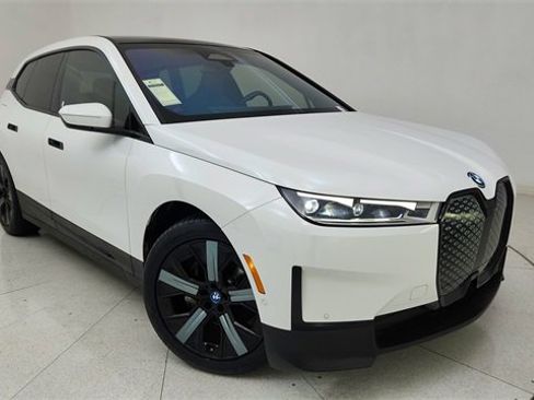 Used 2022 BMW iX xDrive50 w/ Premium Package image 87