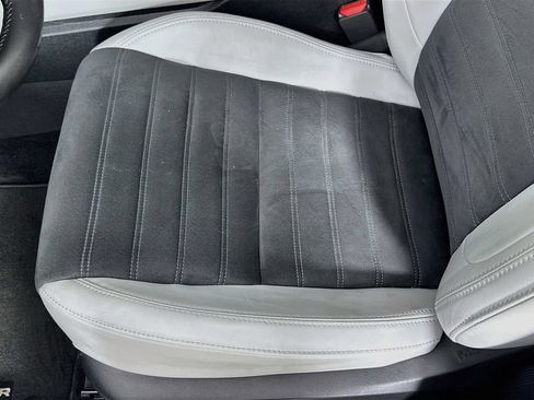 Used 2025 Mitsubishi Outlander SE FWD image 21