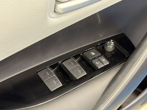 Used 2022 Toyota Corolla SE FWD image 23