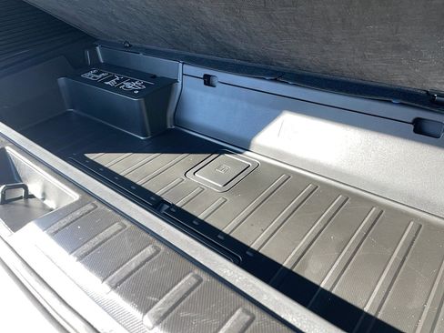 Used 2024 Subaru Ascent Premium w/ Convenience Package image 22