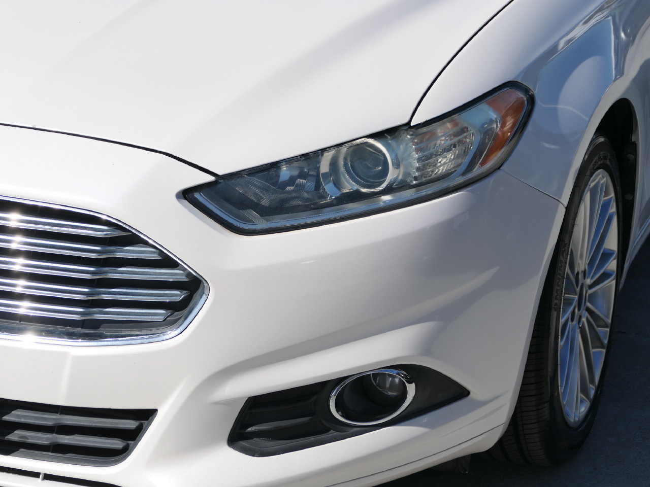 Used 2014 Ford Fusion SE w/ Equipment Group 202A FWD image 9