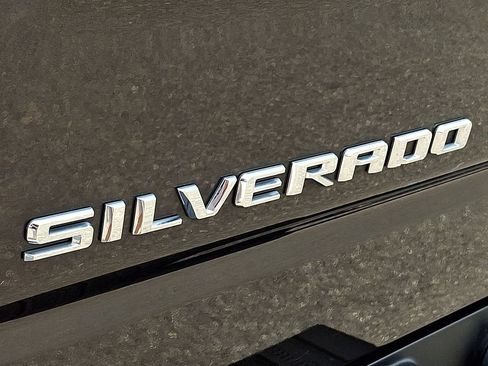 Used 2021 Chevrolet Silverado 1500 LT AWD/4WD image 30