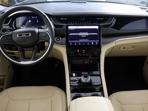 Used 2023 Jeep Grand Cherokee 4WD 4xe image 2