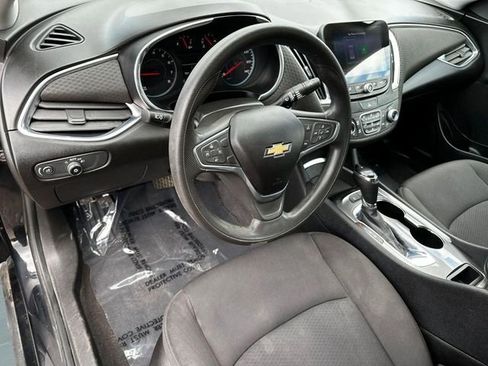 Used 2019 Chevrolet Malibu LT w/ Driver Confidence Package FWD image 9