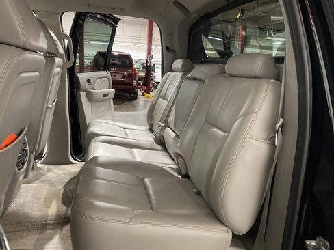 Used 2007 Chevrolet Avalanche LTZ w/ LTZ Preferred Equipment Group image 10