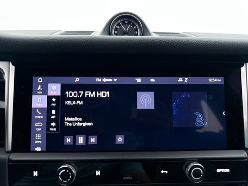 Used 2024 Porsche Macan image 6