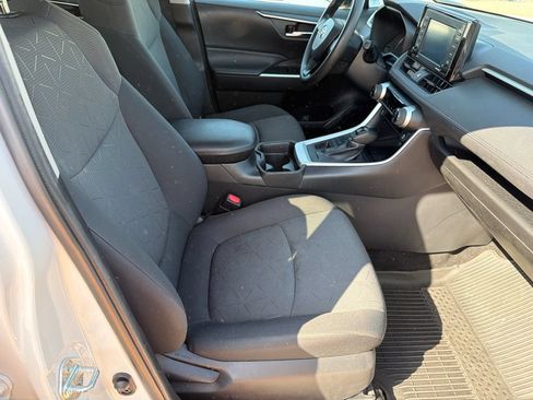 Used 2021 Toyota RAV4 XLE AWD/4WD image 12