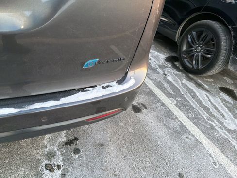 Used 2023 Chrysler Pacifica Touring-L w/ Uconnect Theater Family Group image 22