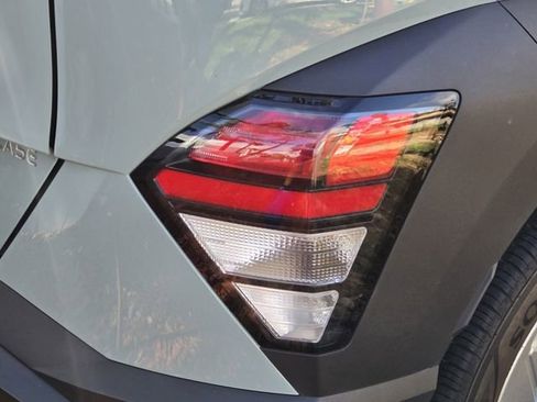 Used 2025 Hyundai Kona SE image 6