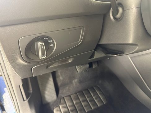 Used 2020 Volkswagen Tiguan SE w/ Panoramic Sunroof Package image 17