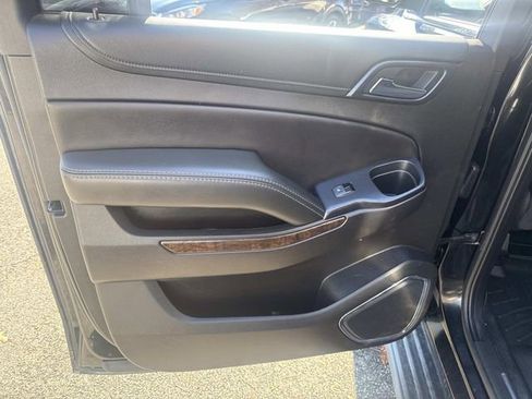 Used 2018 Chevrolet Suburban LT image 22