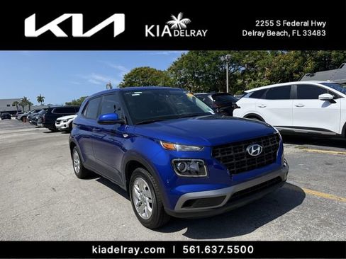 Used 2021 Hyundai Venue SE FWD image 1