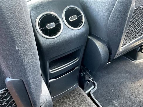 Used 2023 Mercedes-Benz GLB 250 GLB 250 image 10