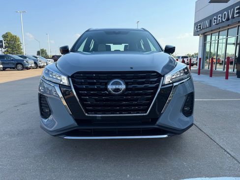 Used 2024 Nissan Kicks SR w/ SR Premium Package image 2