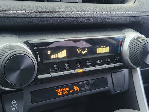 Used 2020 Toyota RAV4 LE image 26