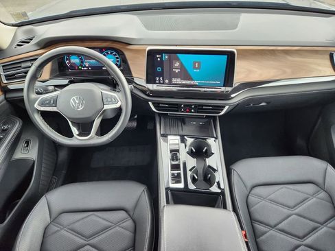 Used 2025 Volkswagen Atlas SE image 14