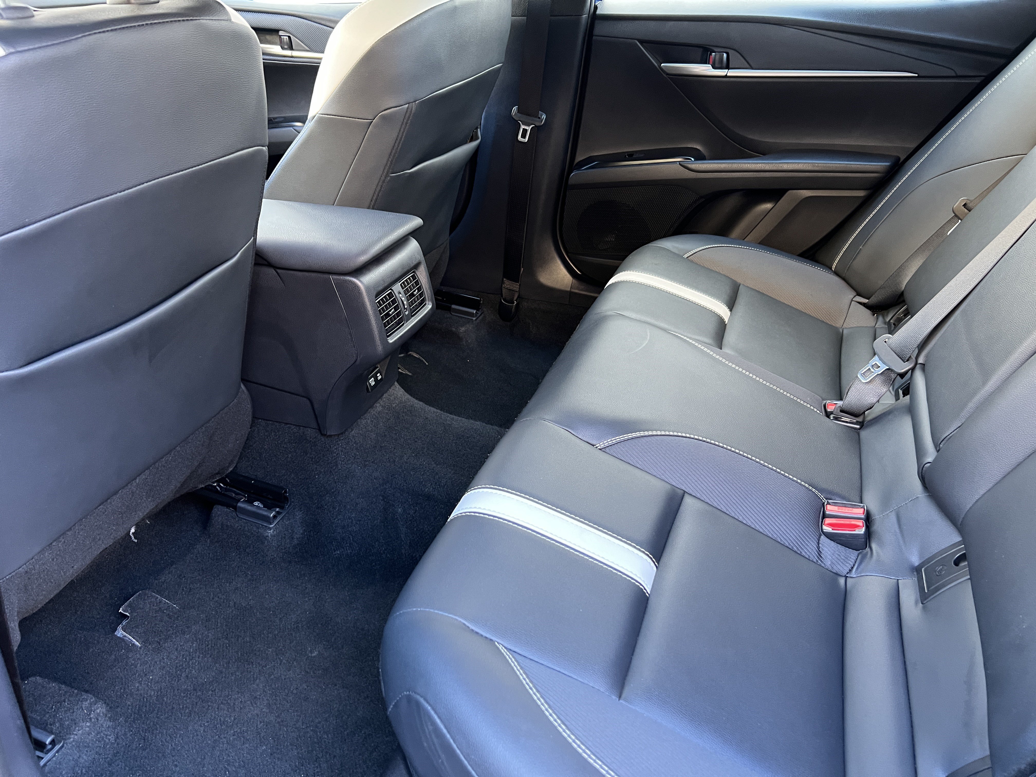 Used 2025 Toyota Camry SE FWD image 16