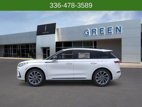 Used 2025 Lincoln Corsair Grand Touring image 3