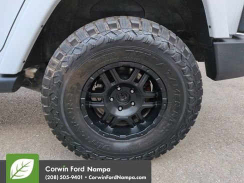 Used 2018 Jeep Wrangler Unlimited Sahara w/ Max Tow Package AWD/4WD image 30