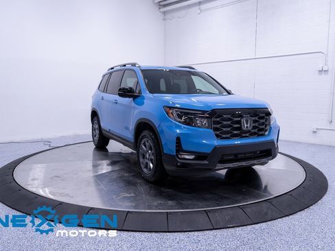 Used 2025 Honda Passport TrailSport image 3