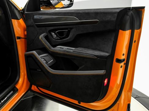 Used 2023 Lamborghini Urus Performante AWD/4WD image 49