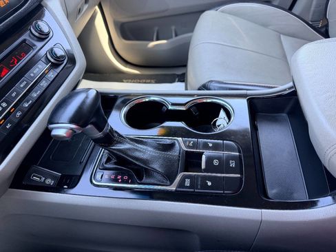Used 2019 Kia Sedona EX w/ EX Premium Package FWD image 47