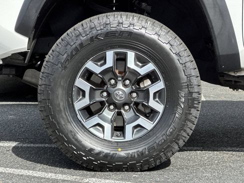 Used 2019 Toyota Tacoma TRD Off-Road w/ Technology Package RWD image 27