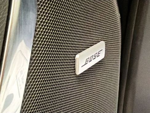 Used 2024 GMC Yukon SLT w/ SLT Luxury Package image 19