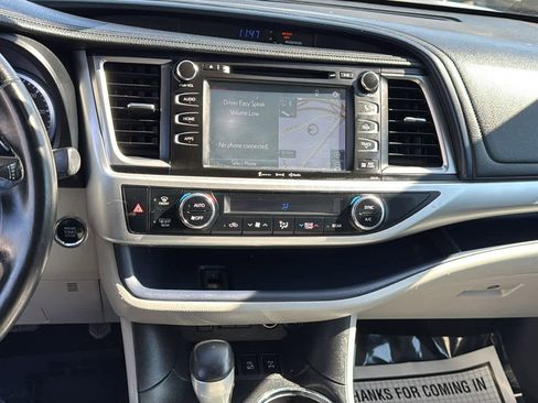 Used 2018 Toyota Highlander XLE image 20