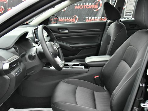 Used 2024 Nissan Altima 2.5 SV image 17