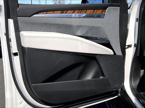 Used 2025 Cadillac Escalade Sport Platinum image 25