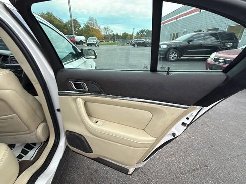 Used 2013 Lincoln MKS image 13