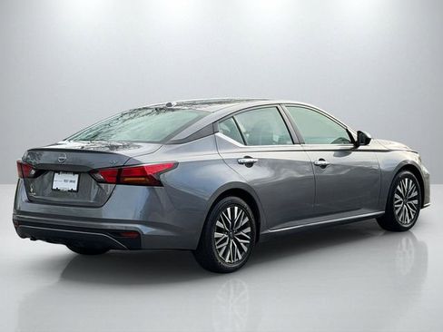 Used 2024 Nissan Altima 2.5 SV image 7