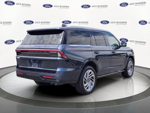 Used 2025 Lincoln Navigator Reserve AWD/4WD image 5