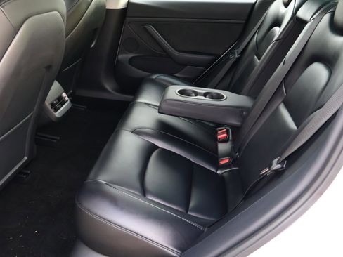 Used 2023 Tesla Model 3 Standard Range image 19