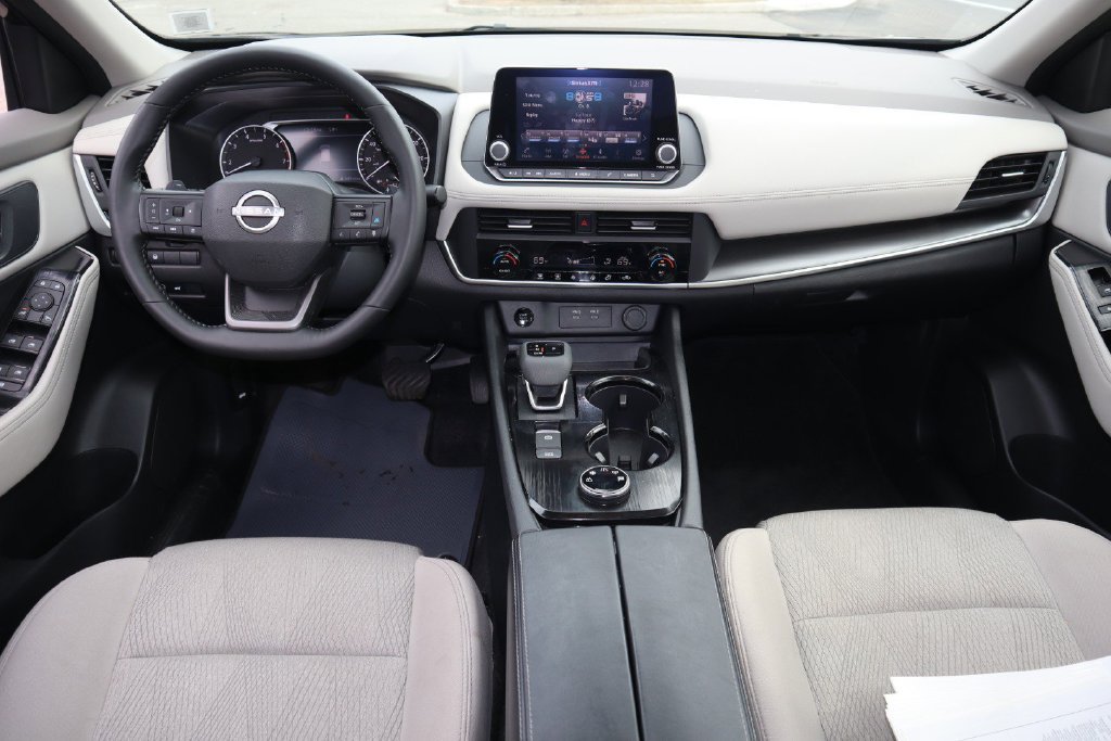 Certified 2025 Nissan Rogue SV AWD/4WD image 15