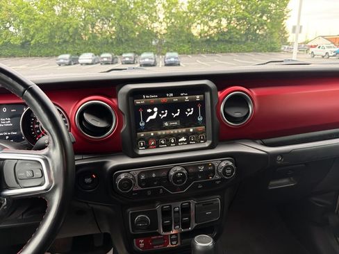 Used 2022 Jeep Gladiator Rubicon w/ Cold Weather Group AWD/4WD image 14